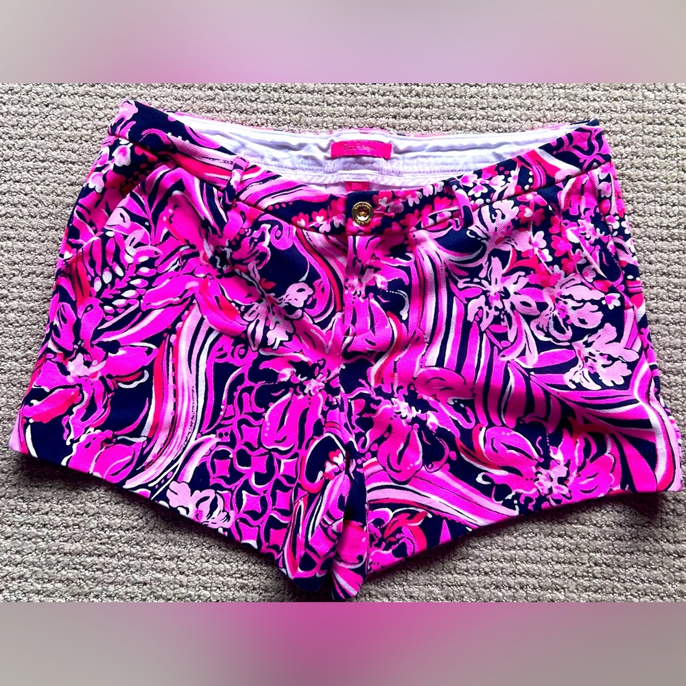 Lilly Pulitzer Callahan Shorts in Low Tide Navy Flirty Fins & Feathers - Size 14
